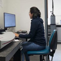 Carolina Carvajal measuring mechanical properties