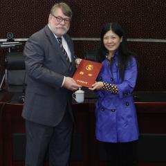 Dr Garry Marling receives his invitation from Professor Suying Mao